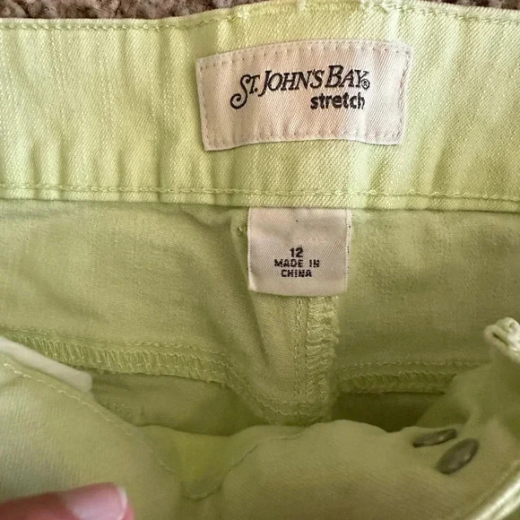 St. John’s bay size 12 stretch jeans green capris - Picture 2 of 3
